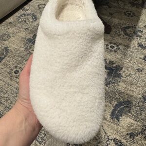 ALO Yoga Women's Cream Sherpa Slip-On Slippers